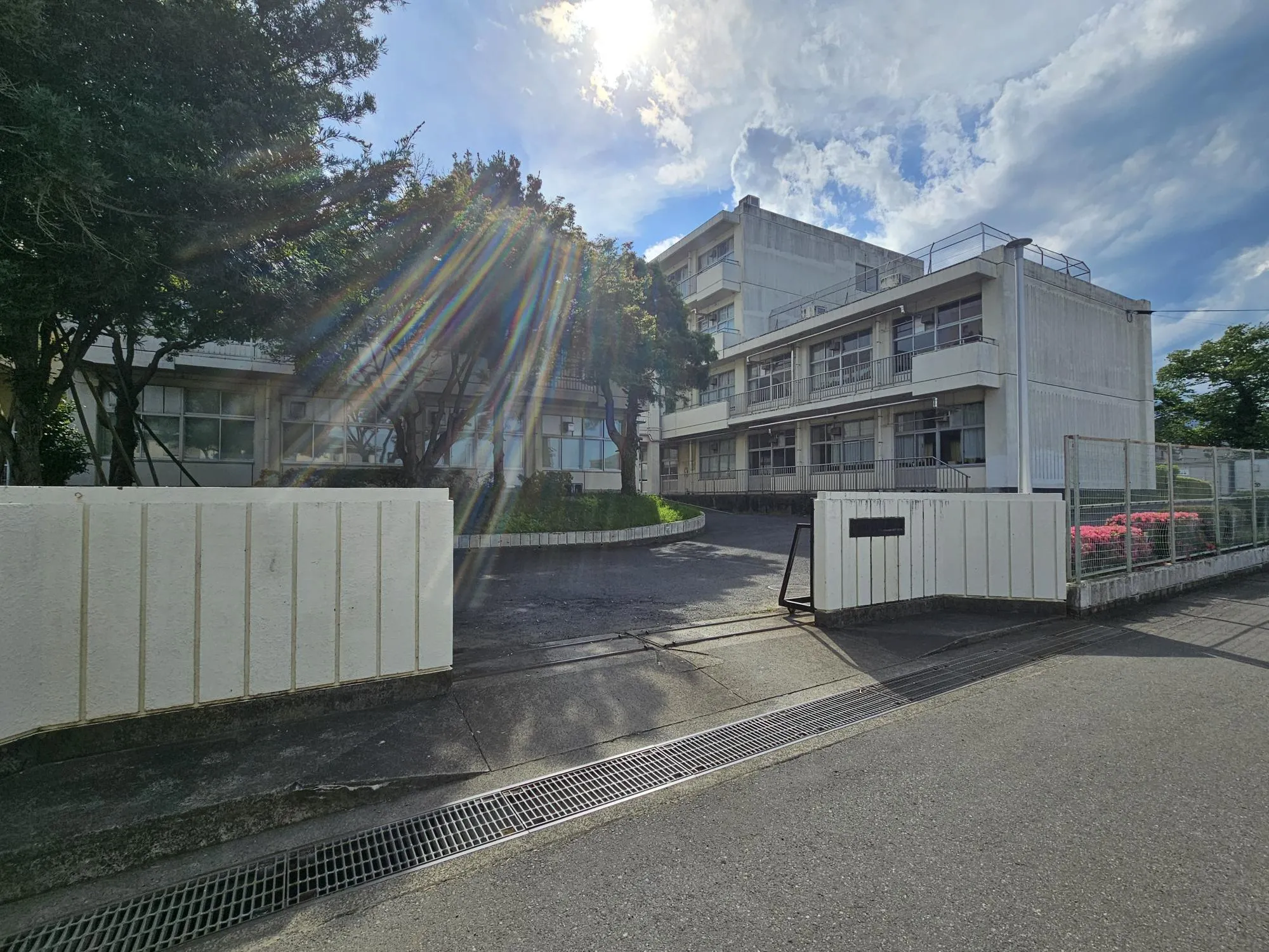 伊勢原中学校