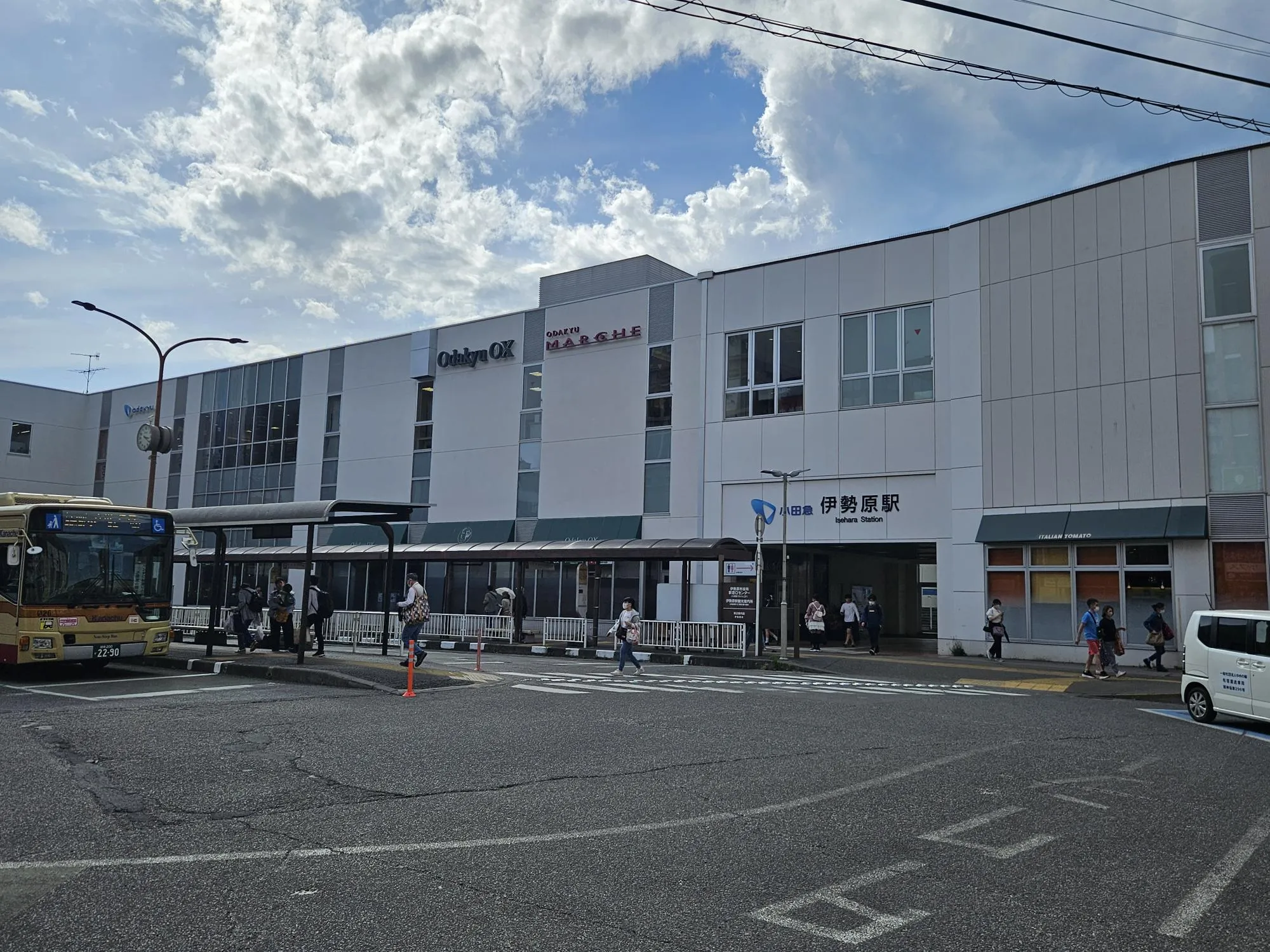 小田急線 伊勢原駅
