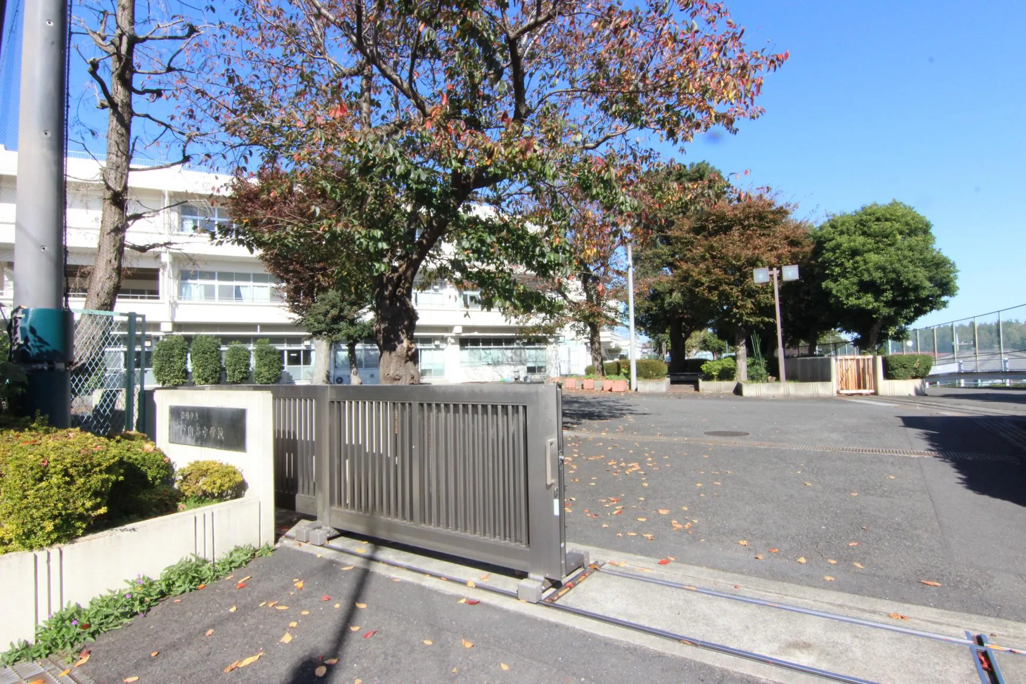 下瀬谷中学校