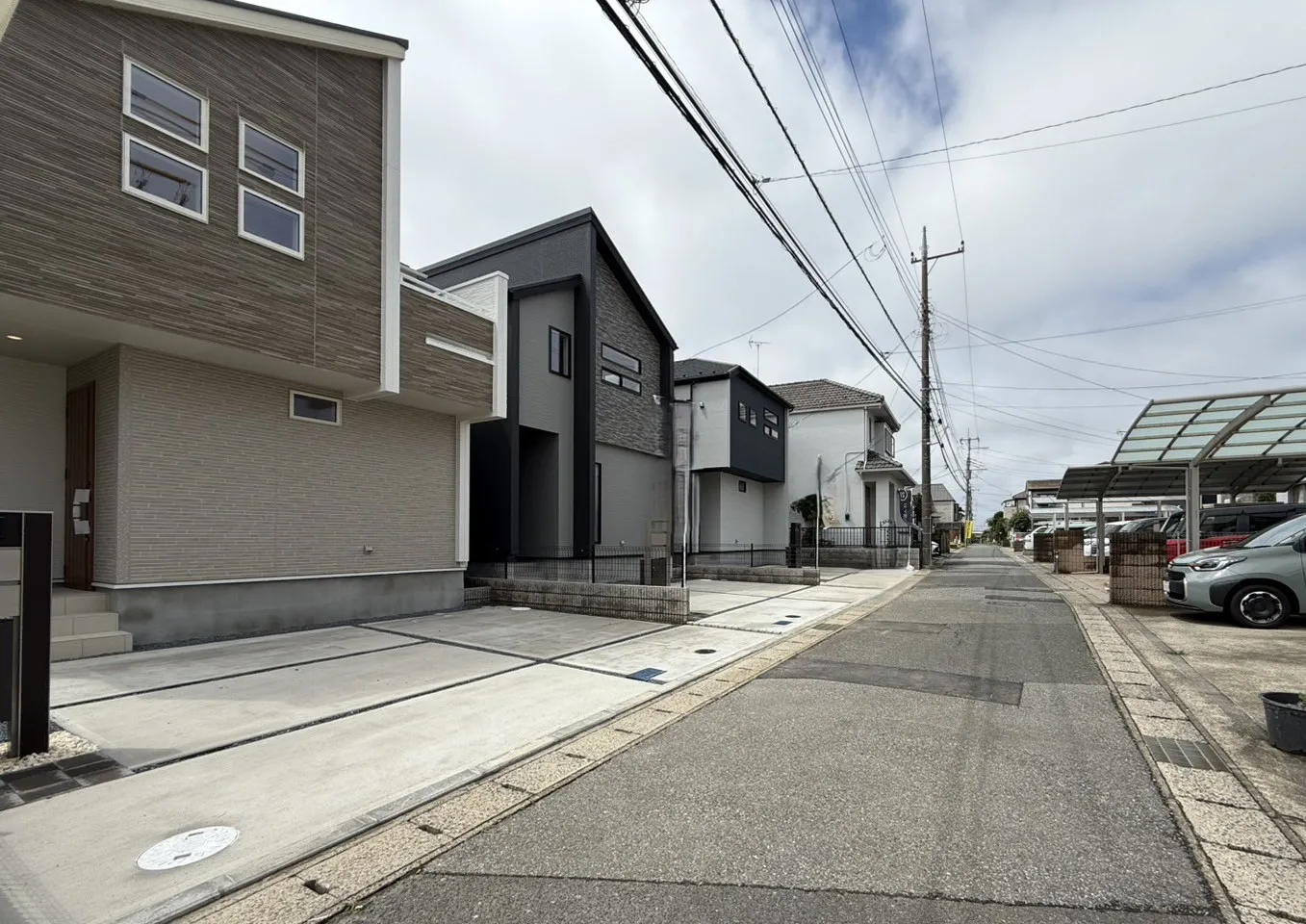 前面道路含む外観