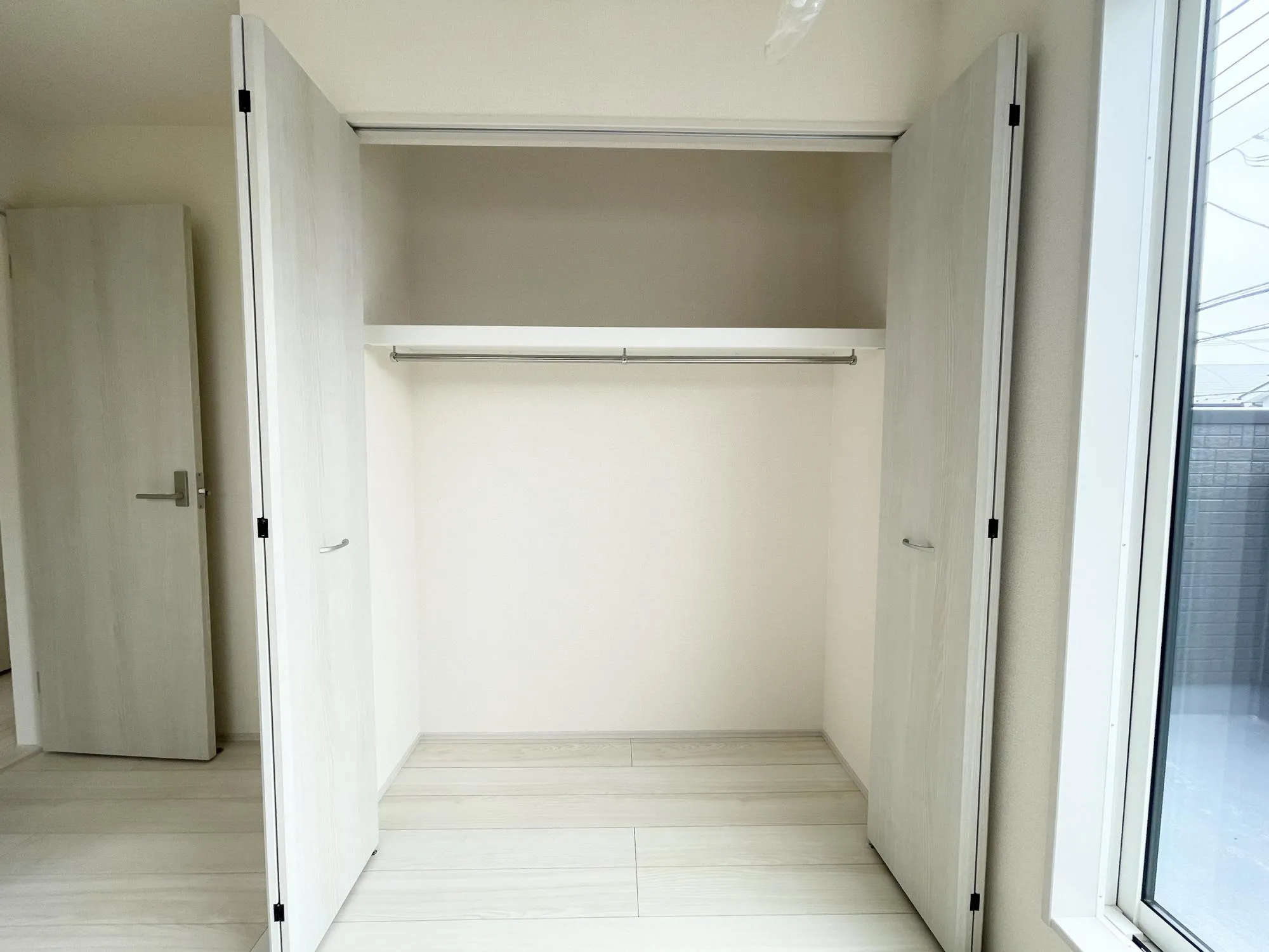 【クローゼット】全居室収納を設けることで、デットスペースを減らし居住空間を最大限に活用!家族それぞれの荷物をすっきり収納可能◎