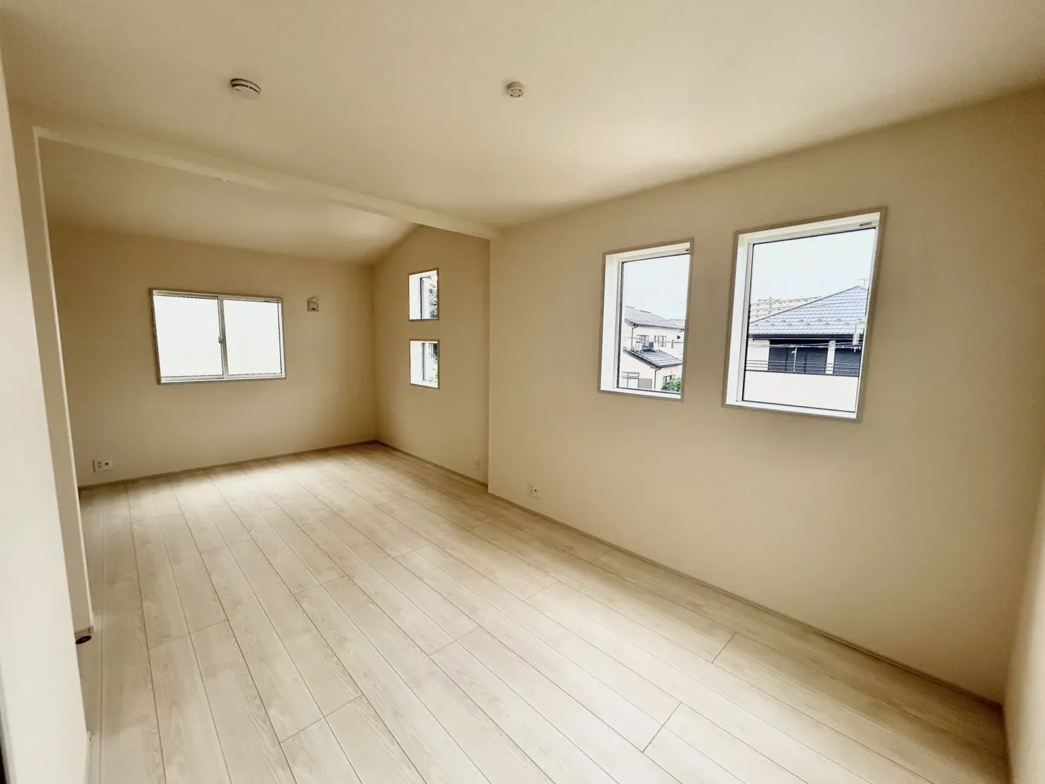 将来のライフスタイルに応じて1部屋を2部屋に出来る可変型洋室