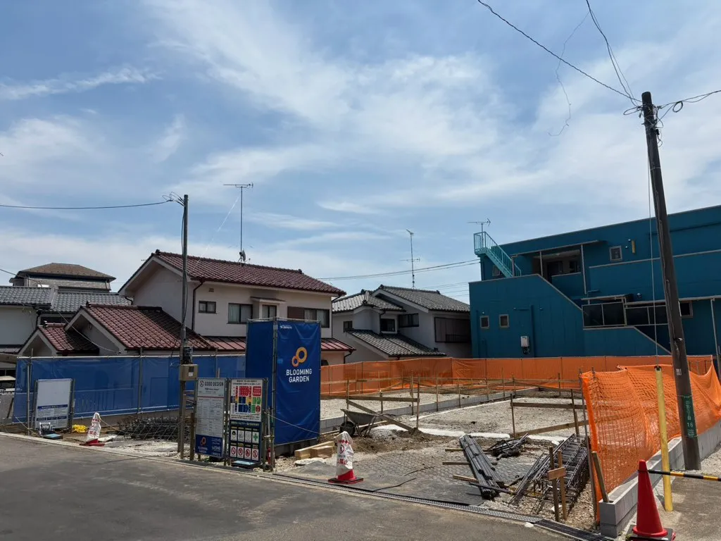 1号棟・2号棟　カースペース3台(小型車含む)駐車可能です!