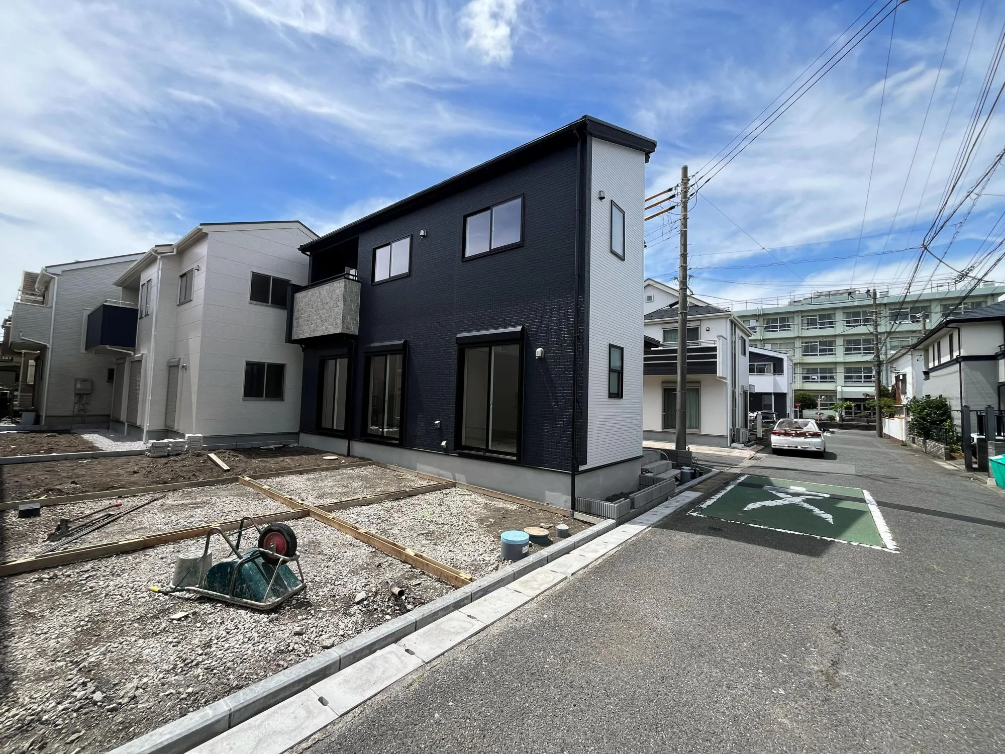 当社売主
建物完成致しました。
外構図はこれから施工致します。