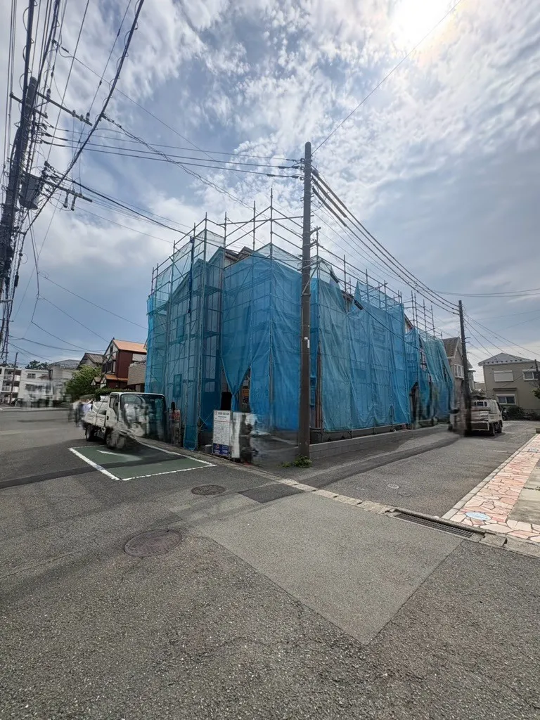 北側と東側が道路になっており開放感のある現地になっております。