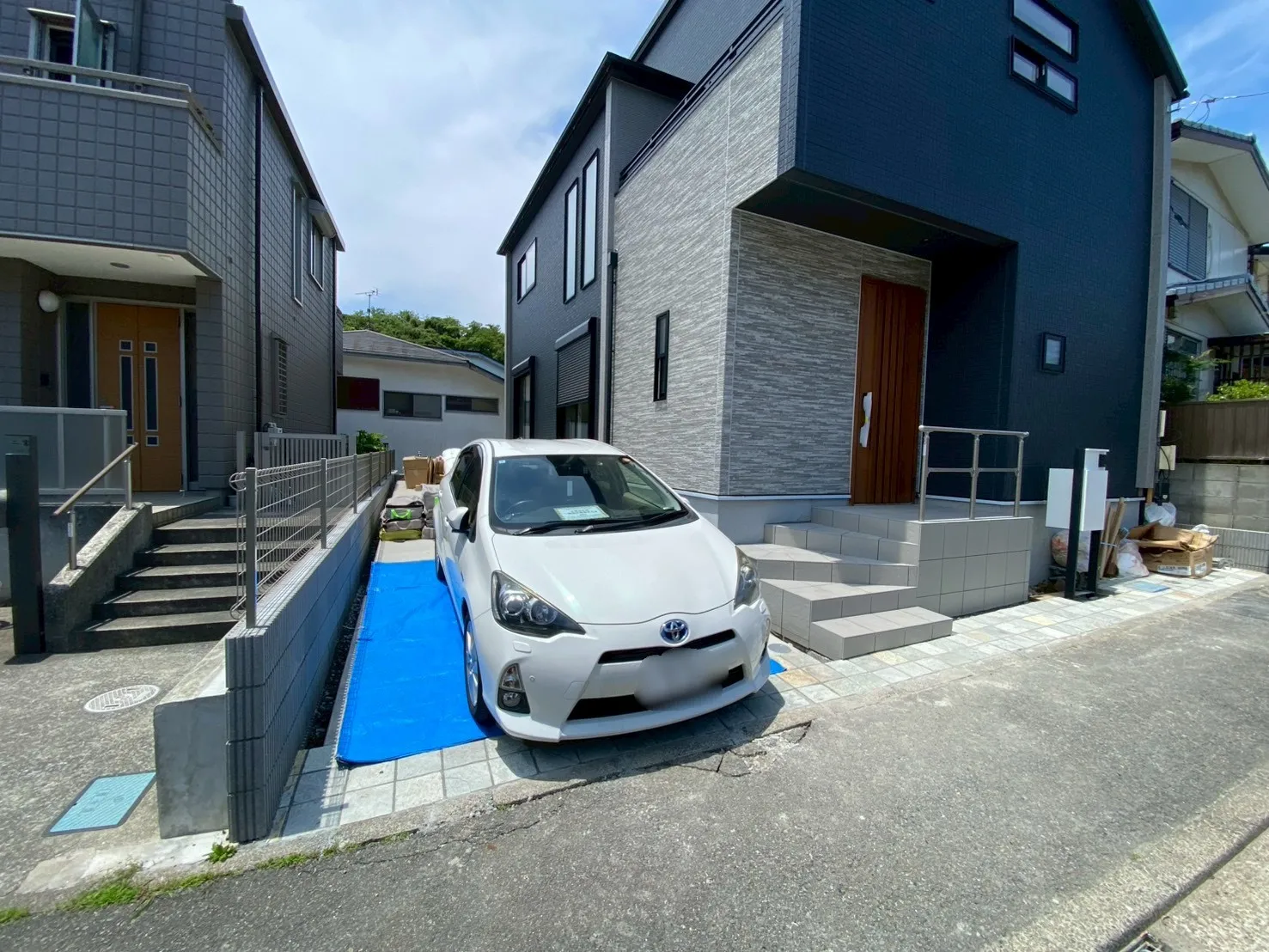 ご夫婦それぞれのお車も安心♪
カースペース2台分を確保しているので、来客時や将来のライフスタイル変化にも対応できます。