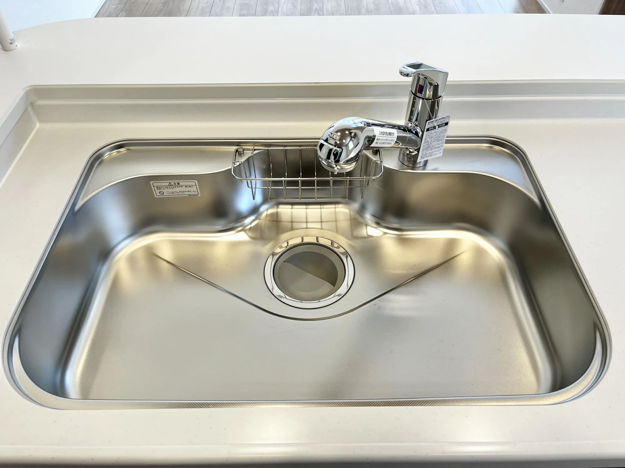 浄水器内蔵ハンドシャワー。別で浄水器を設置する必要がなく、場所をとりません
