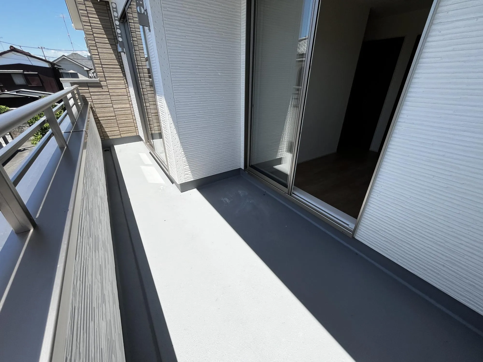 2部屋をつなぐ続きバルコニーで、洗濯物の移動もスムーズ。複数の部屋から出入りできるため、家事の効率がアップします♪