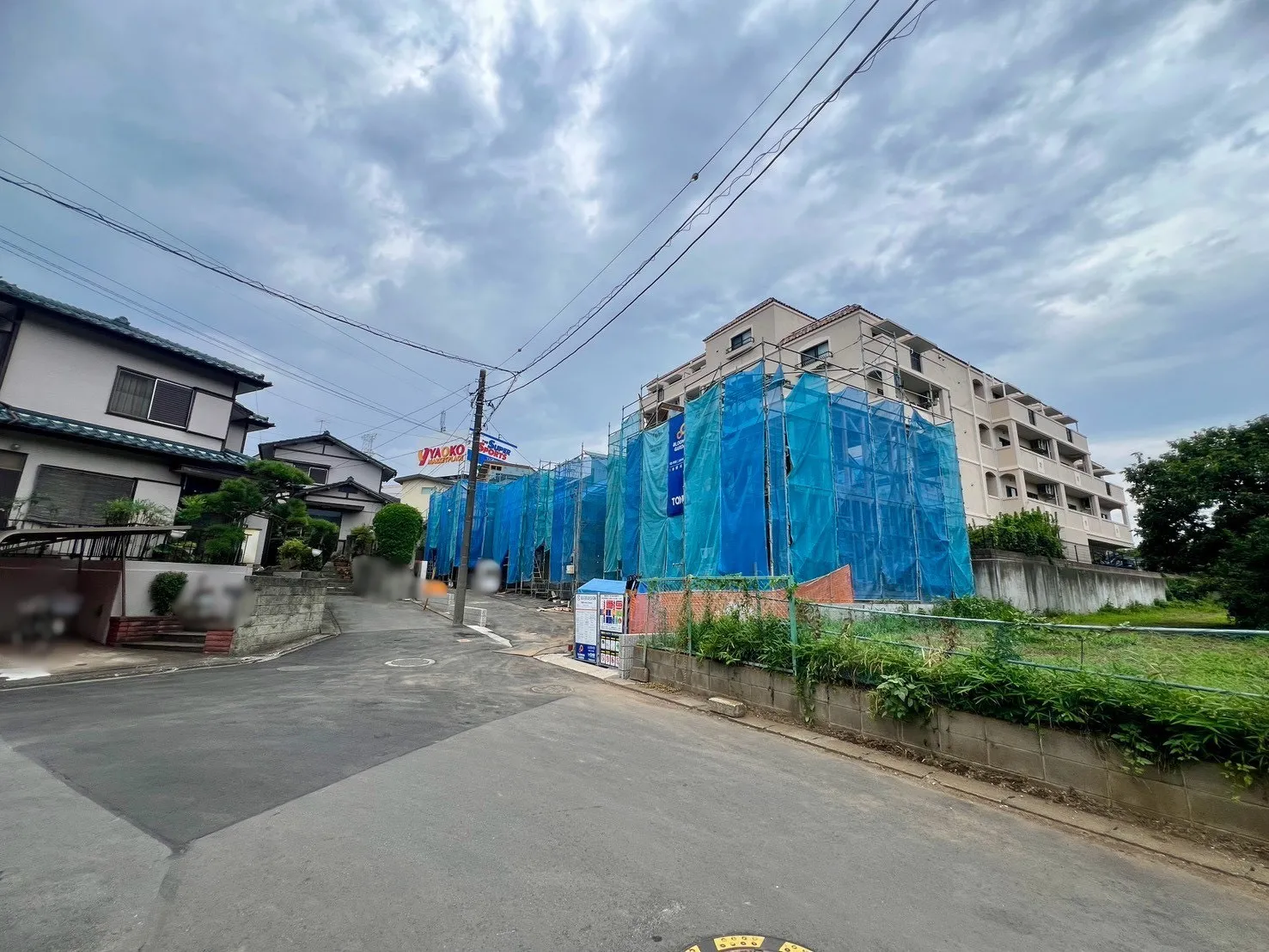 現地写真(左から①，②，③号棟)