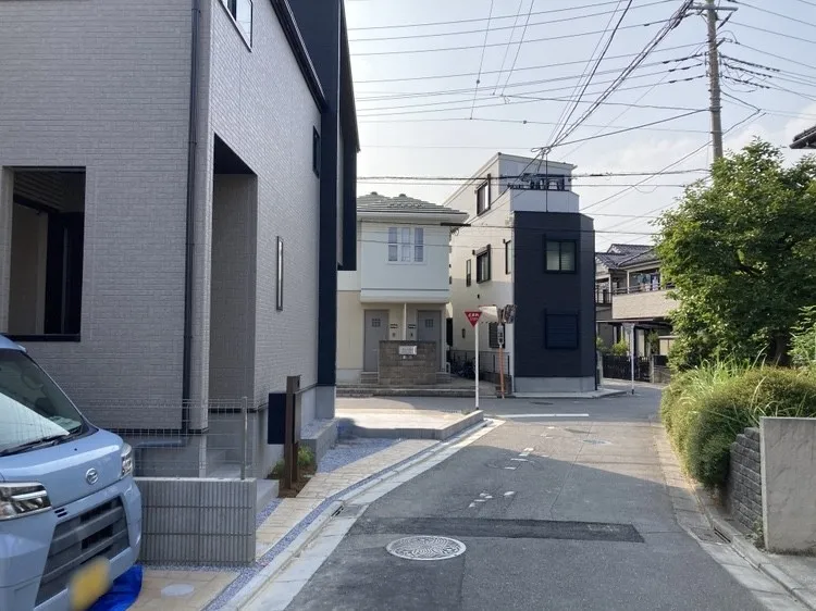 【街並み】車通りも比較的少なく、落ち着いた雰囲気の前面道路です!