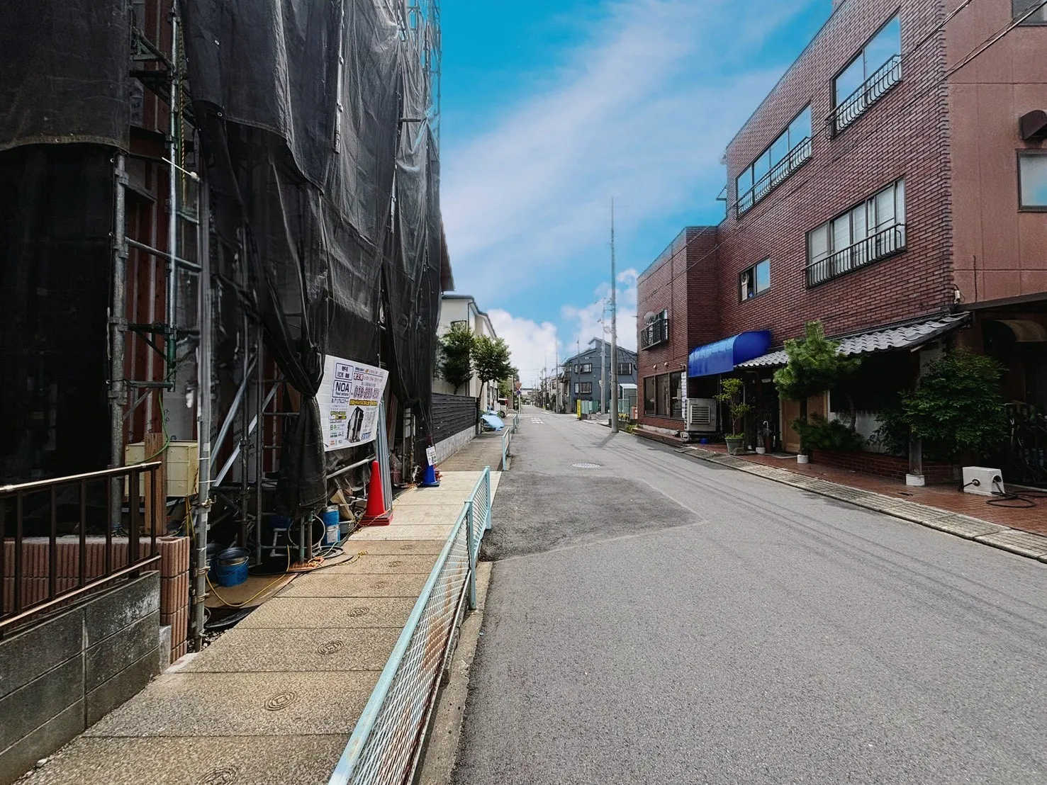 現地前面道路写真(8/1撮影)