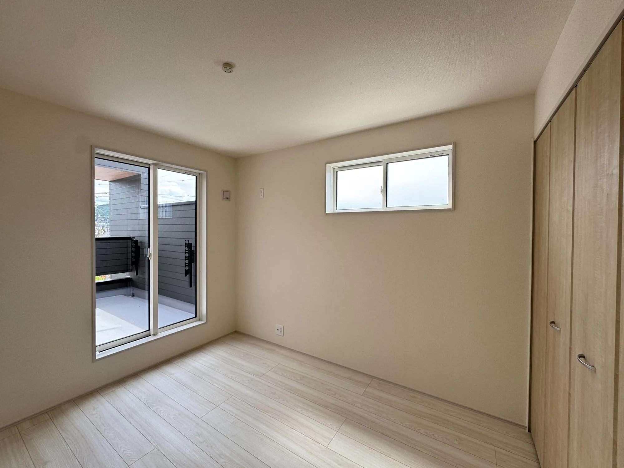 【洋室5.25帖②号棟】南向きで明るいお部屋です!