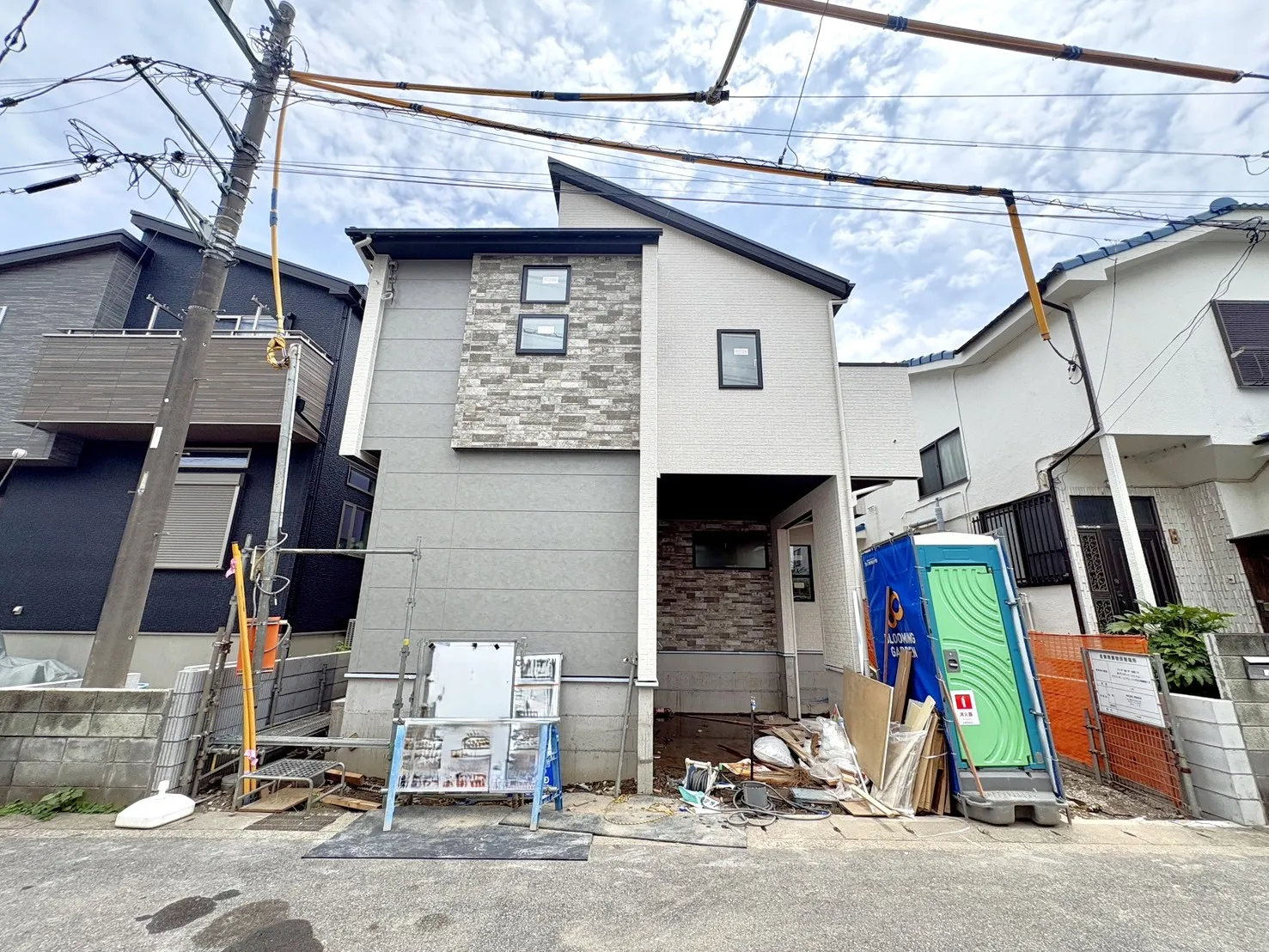 【外観写真】様々な税制優遇が受けられる、長期優良住宅です!永く住み続けられるこだわりの構造と、折上天井やアクセントクロスなどを施した、デザイン性にも配慮しています♪