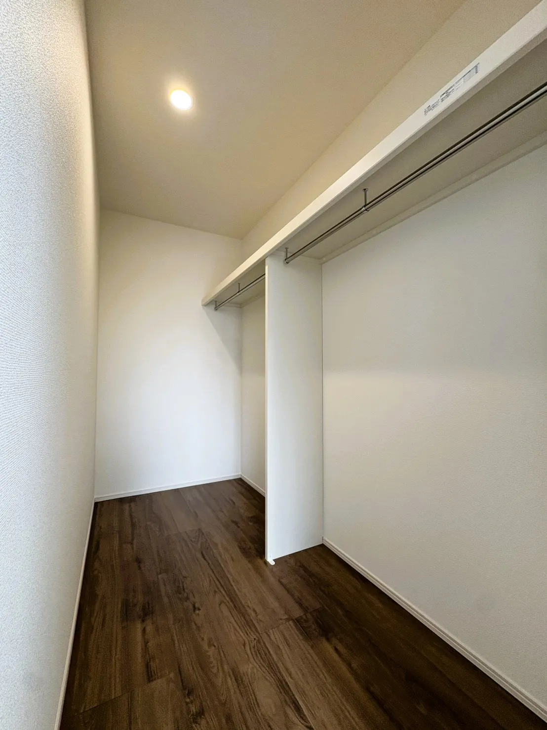 【2号棟主寝室WIC】