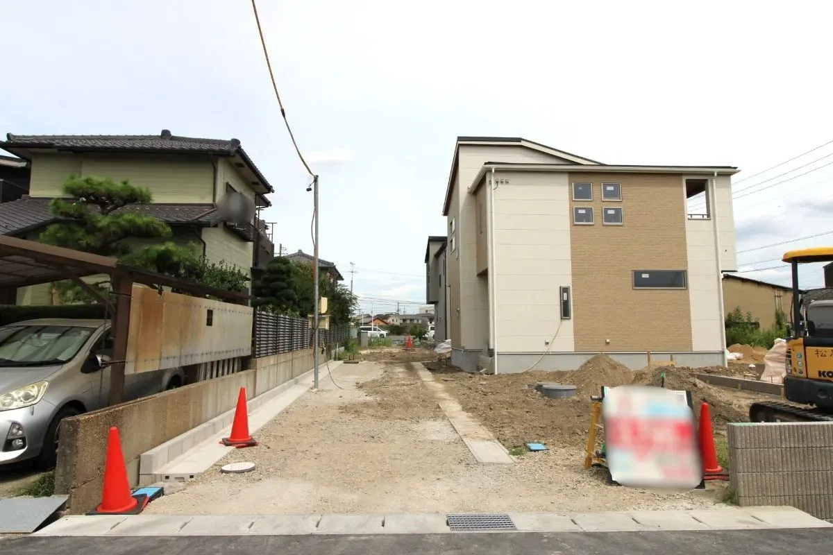 8月9日撮影　北側協定道路(西→東)