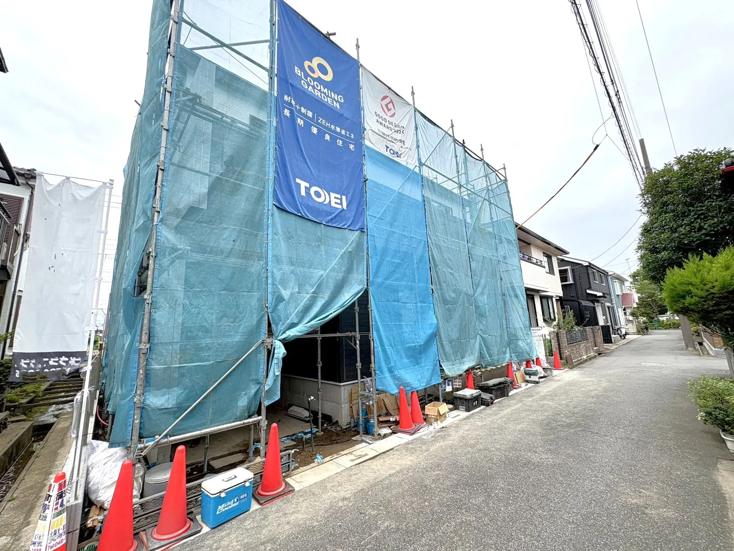 【外観写真】南向きの陽当たり良好地。整形地に建つ新築分譲住宅で、落ち着いた住環境が広がります。
