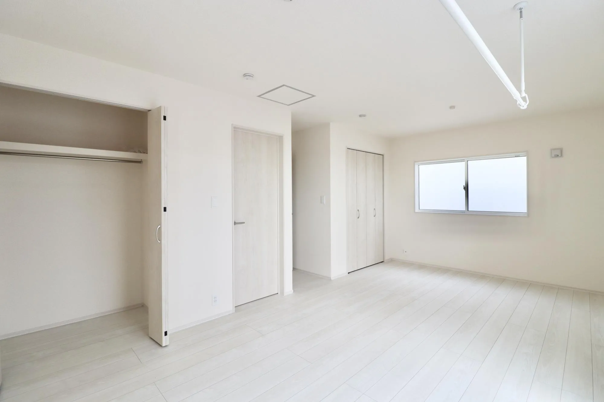 2号棟　洋室10.5帖(2部屋に分割可能)