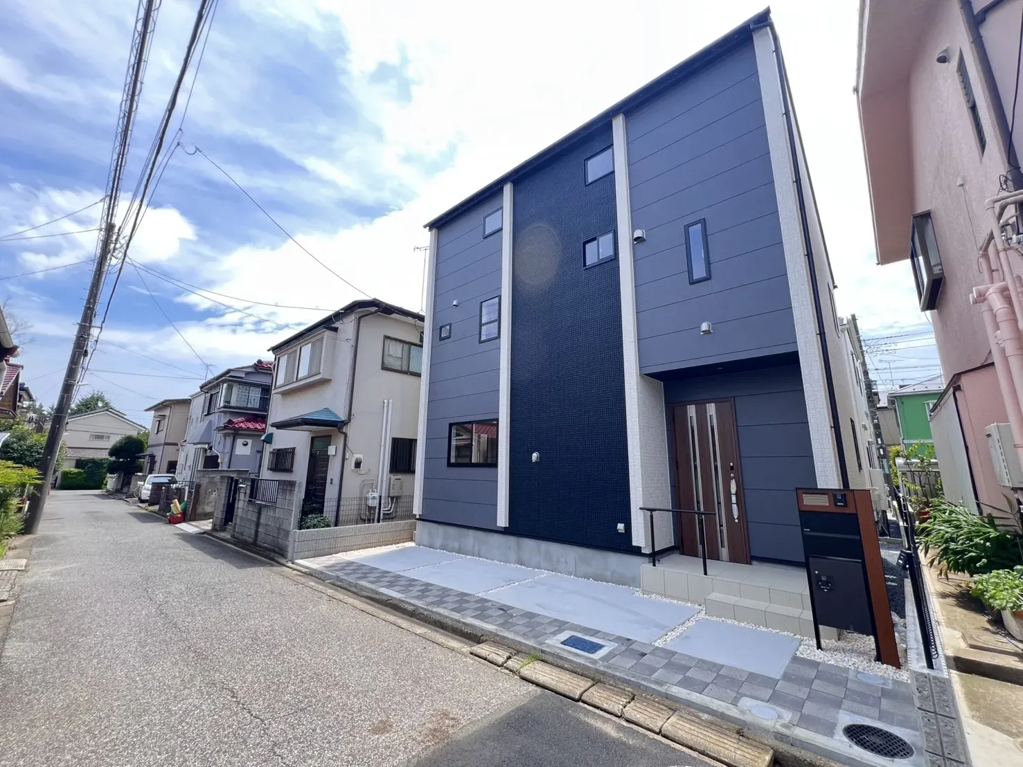 【1号棟 外観】