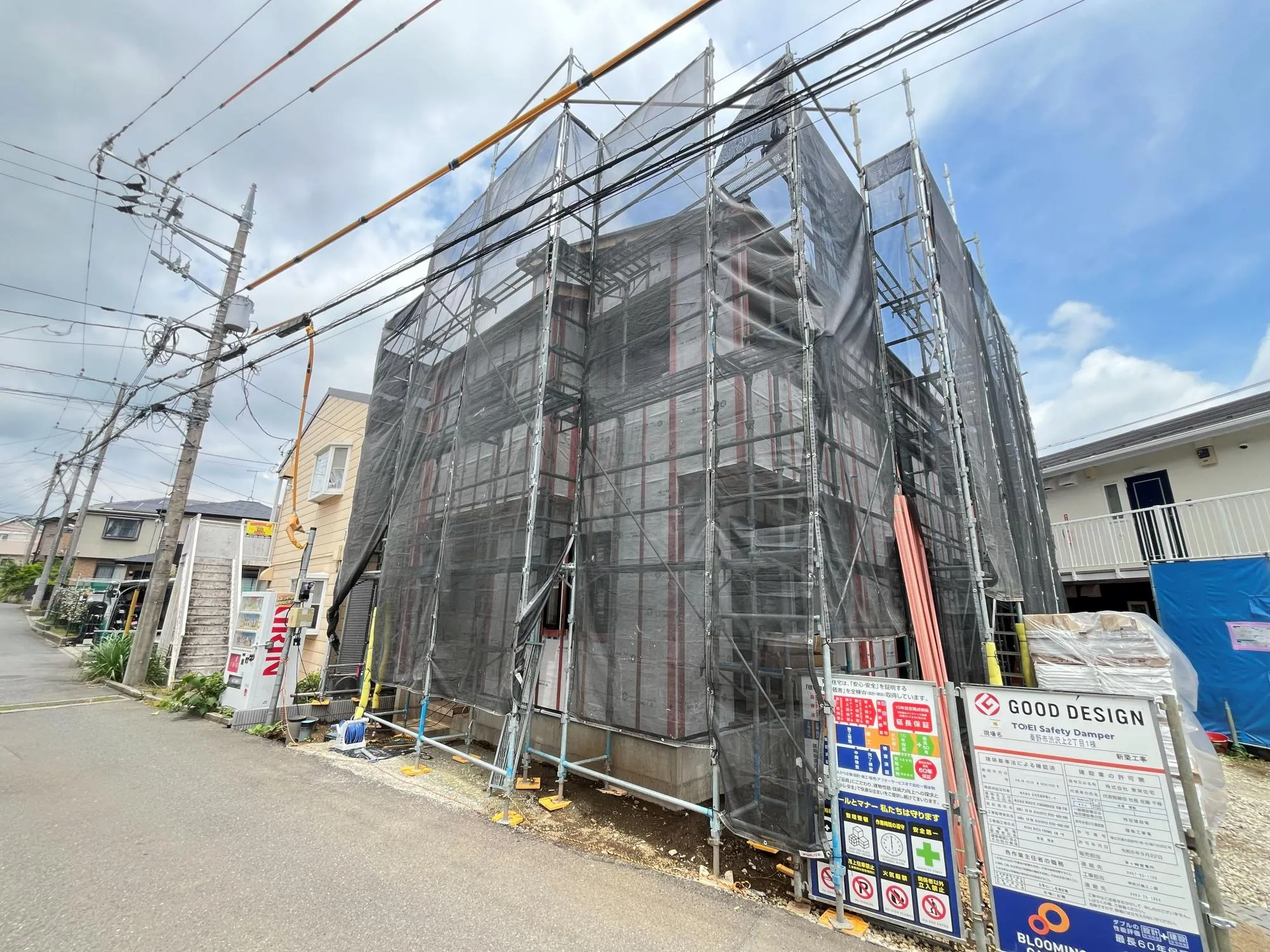 当社売主!
防水シートが貼られました。
完成が楽しみな物件となっております!