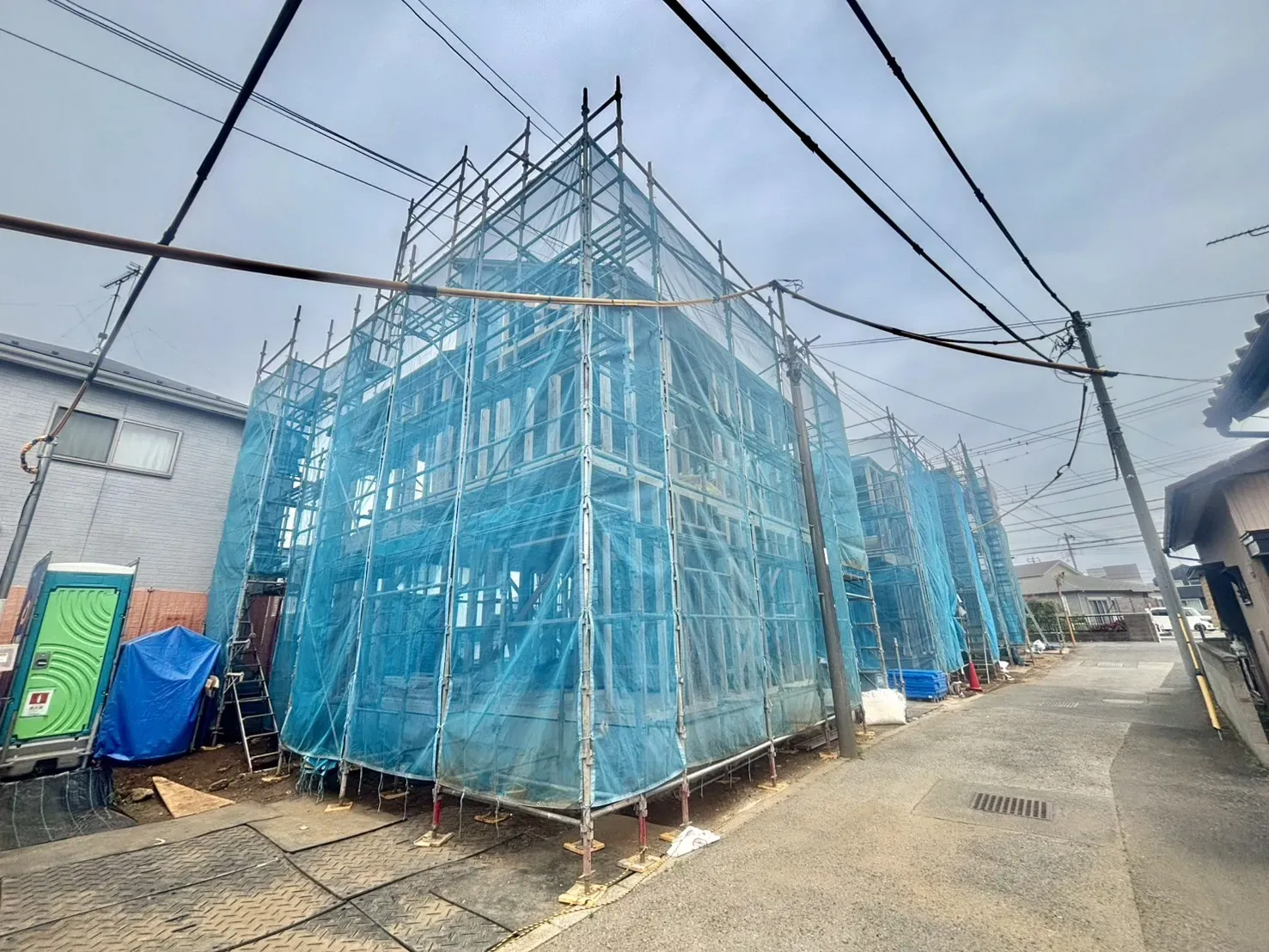 3号棟 前面道路含む現地写真