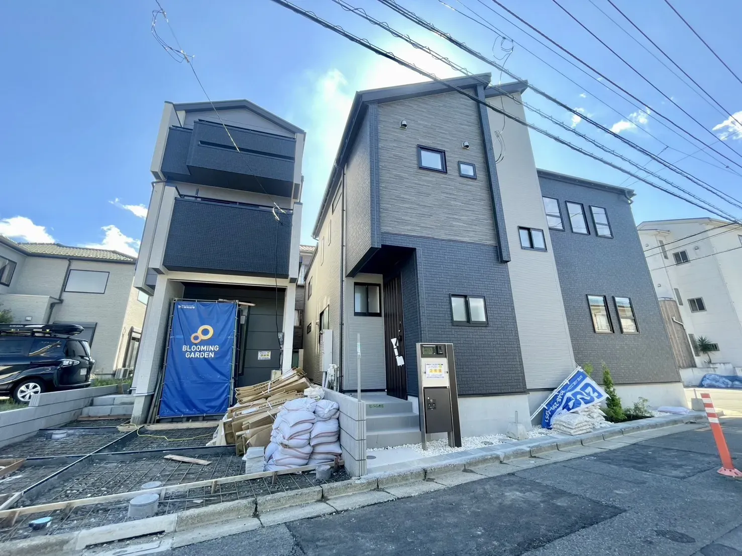 2号棟・3号棟:「街並みに映えるデザイン住宅」