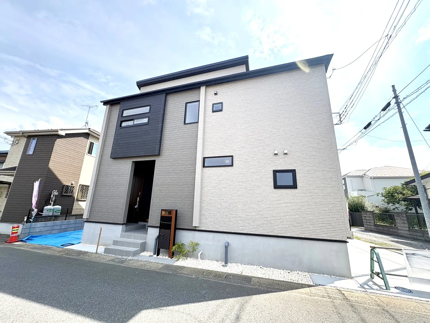 【外観写真】子育て世帯も安心の立地♪商業施設・公共施設徒歩圏内にそろい、毎日の暮らしがスムーズに♪生活利便性と家族で安心して暮らせる住環境を両立◎