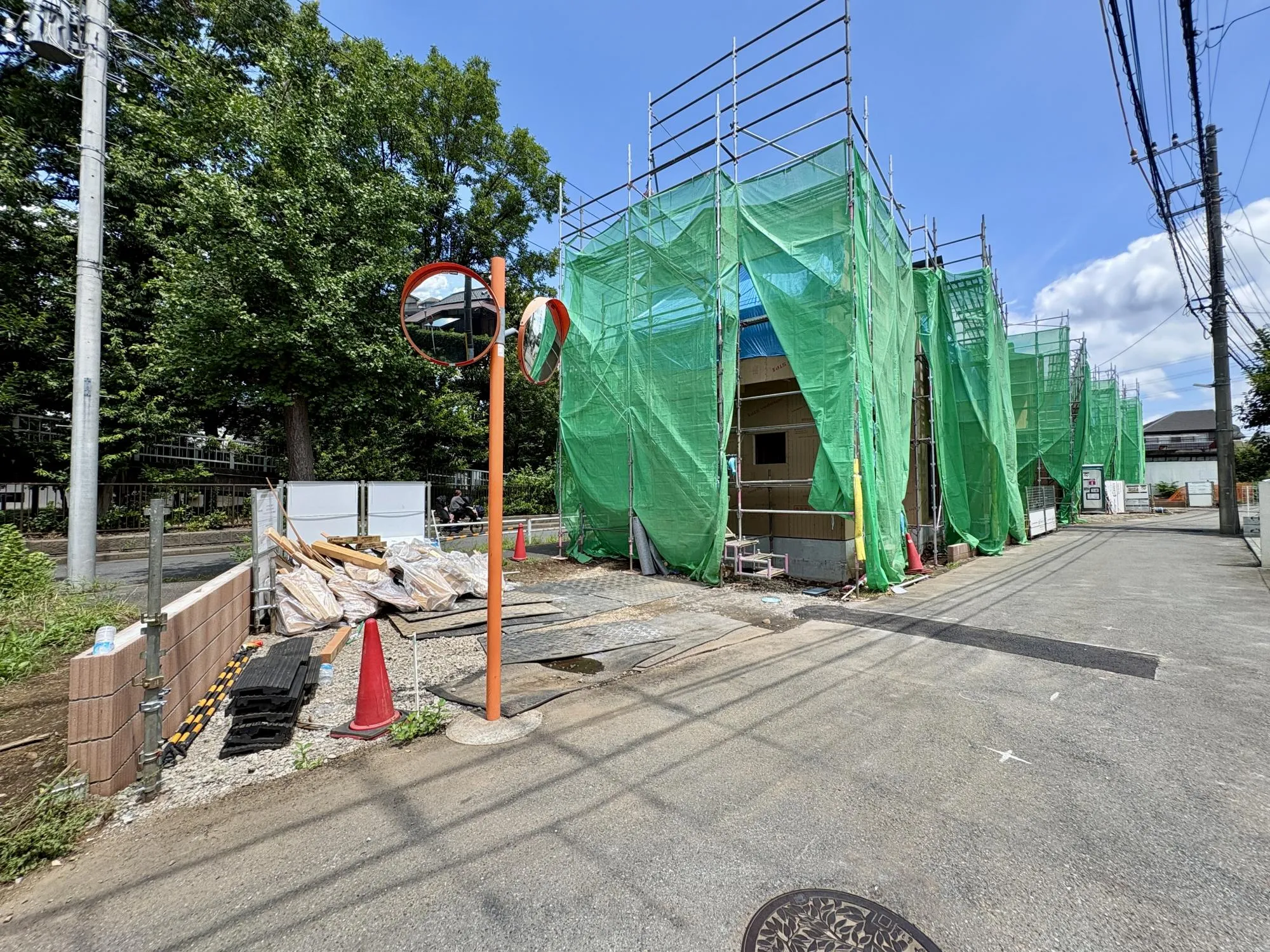 【前面道路含む現地写真】