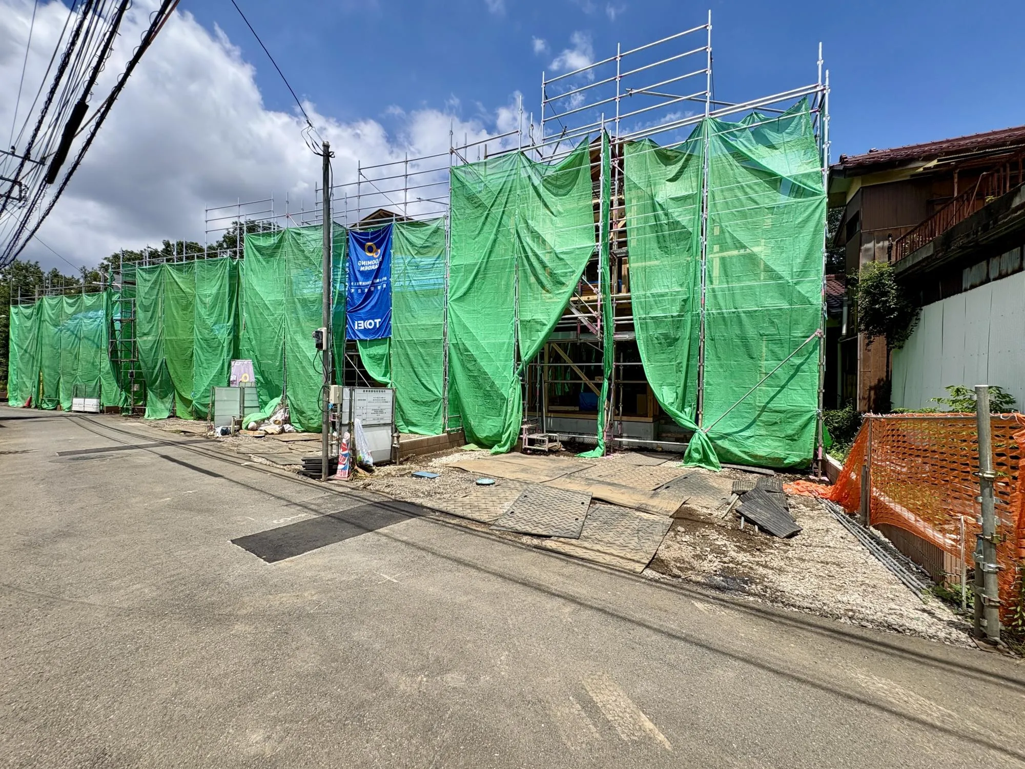 【前面道路含む現地写真】