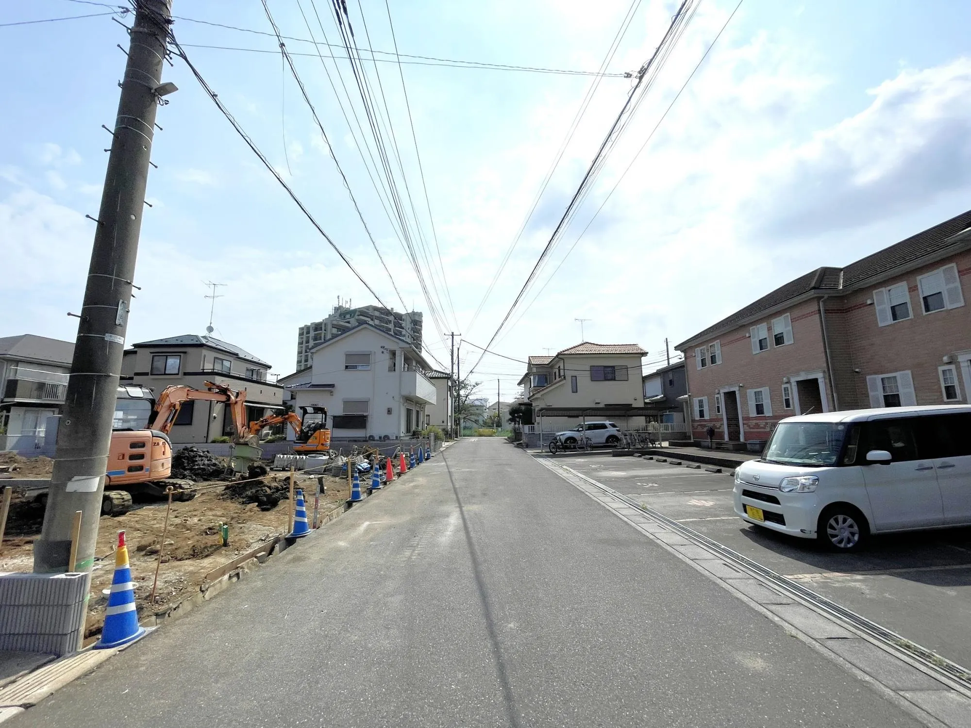 【外観写真】小学校徒歩6分、公園徒歩1分、クリニック徒歩4分。子育て世帯にも安心の住環境が整っています。