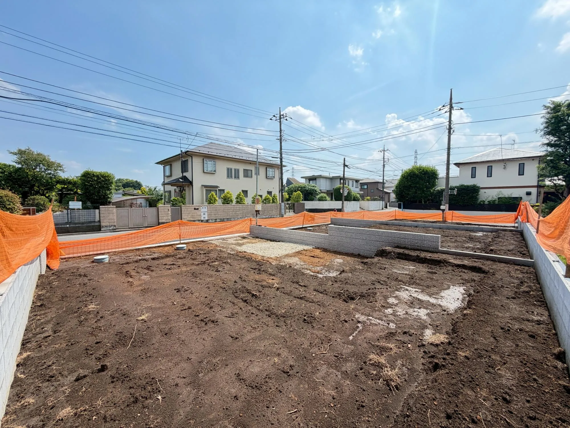 全体外観(手前から3・2・1号棟)(6月中旬撮影)