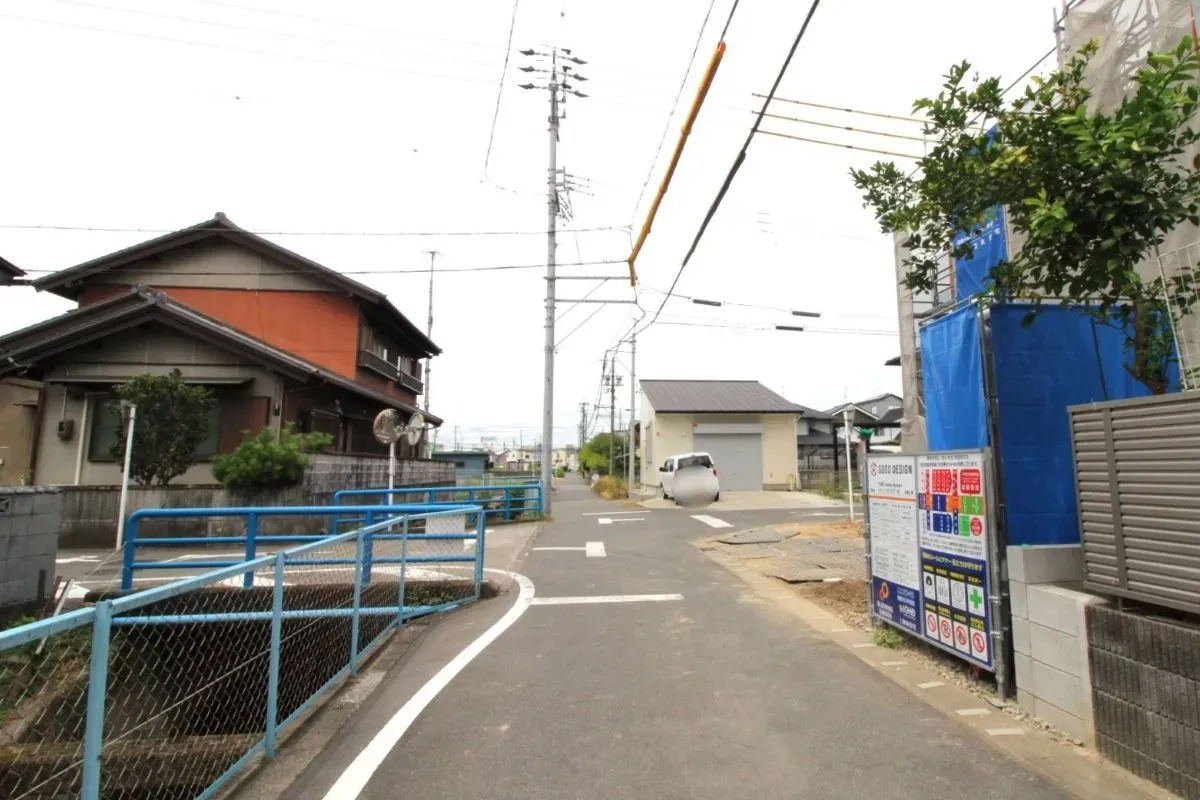 8月9日撮影　南側道路(東→西)