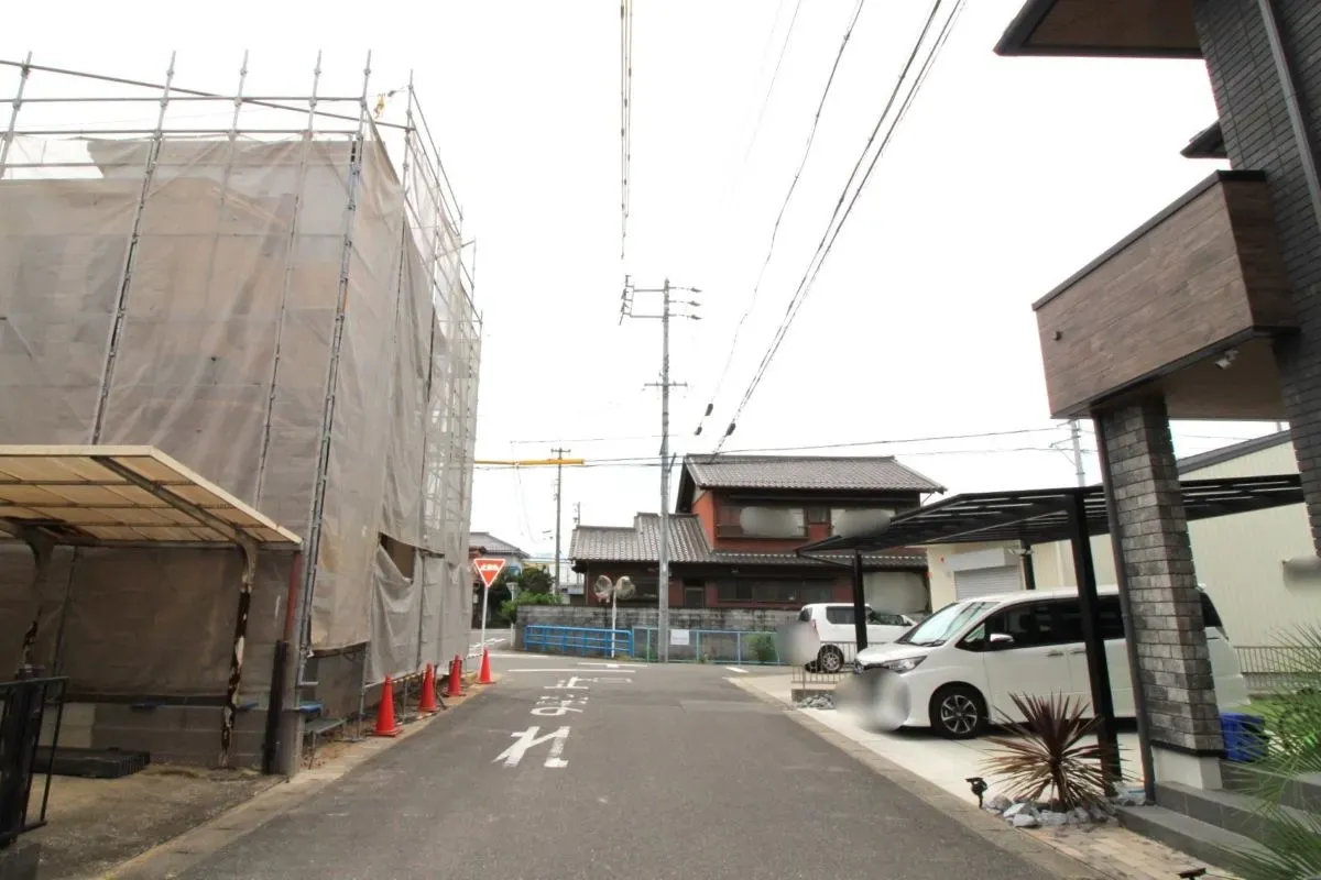 8月9日撮影　西側道路(北→南)