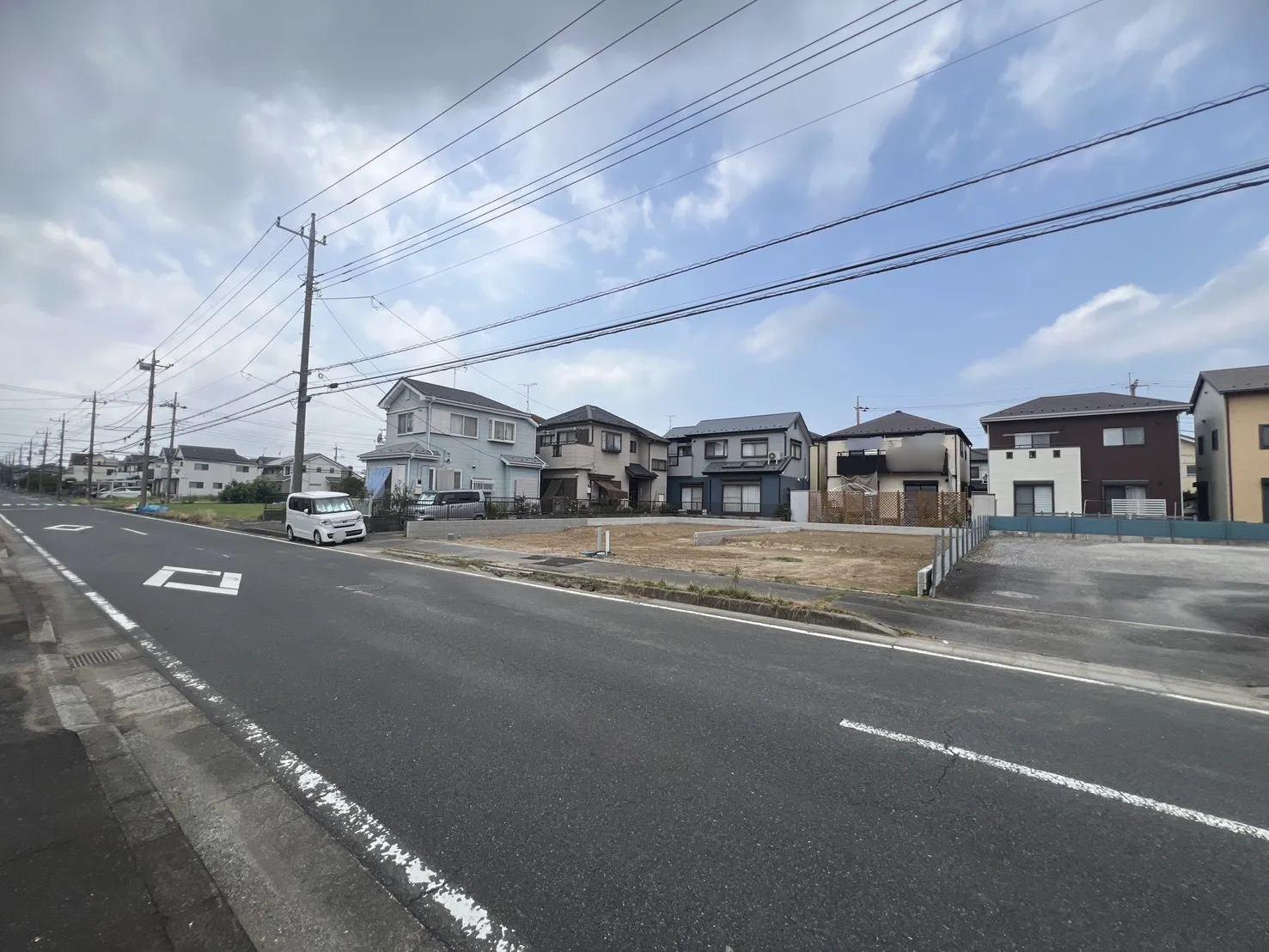 【前面道路含む現地写真】