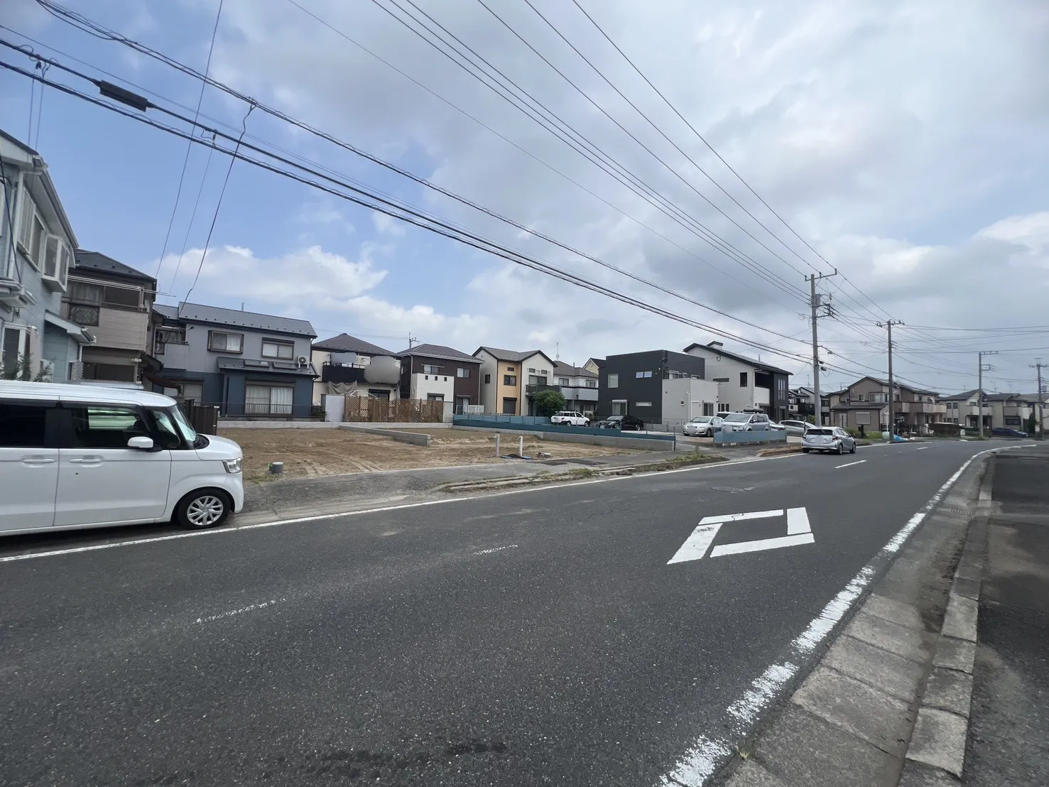 【前面道路含む現地写真】